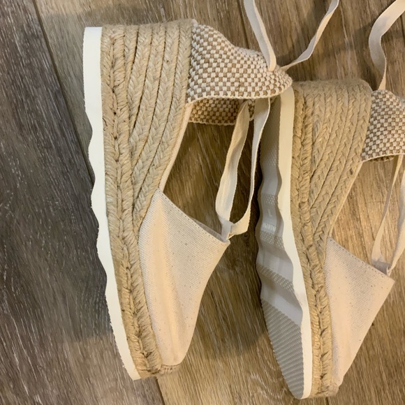 Gairmo woven wedge. New condition. Size 39. Lace up ankle. - Picture 4 of 7